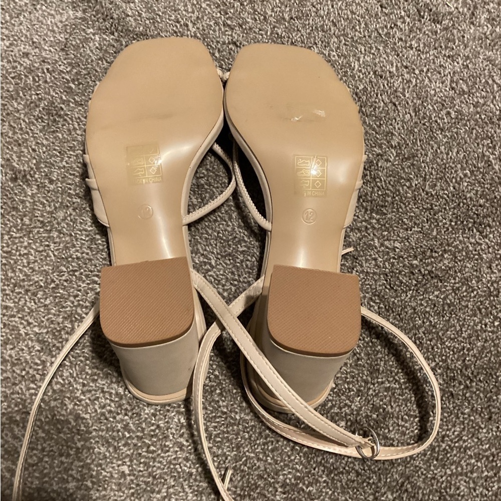 NWOT Size 12 Journee Shiloh beige block‎ heel sandal - Picture 4 of 5